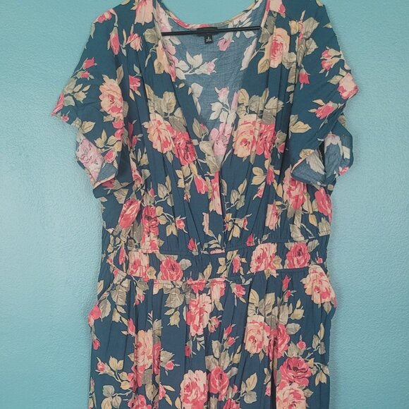 Torrid size 2 Y Neck Smocked Waist Maxi Dress in Blue Floral - Picture 3 of 5